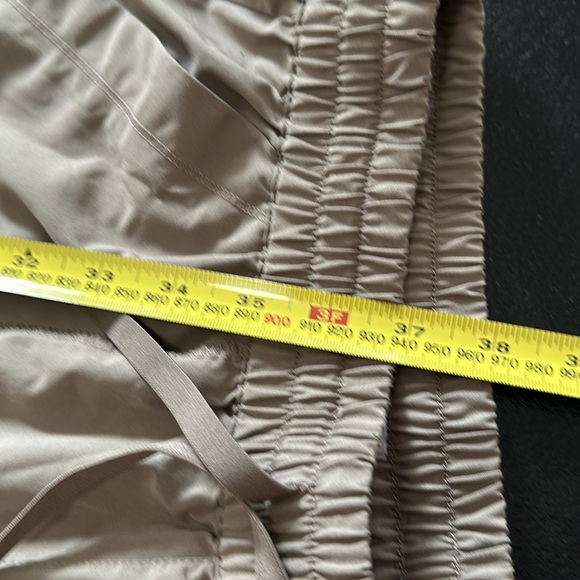 Aritzia Tna dress/jogging pants with two front pockets. - Picture 6 of 6